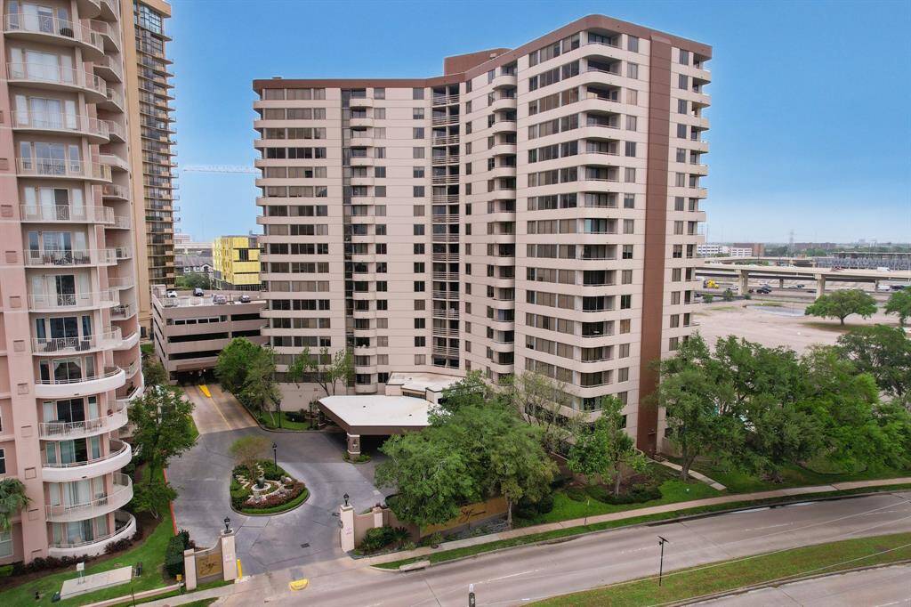 High rise living at it's finest right in the middle of the Galleria area! Easy access to all freeways.