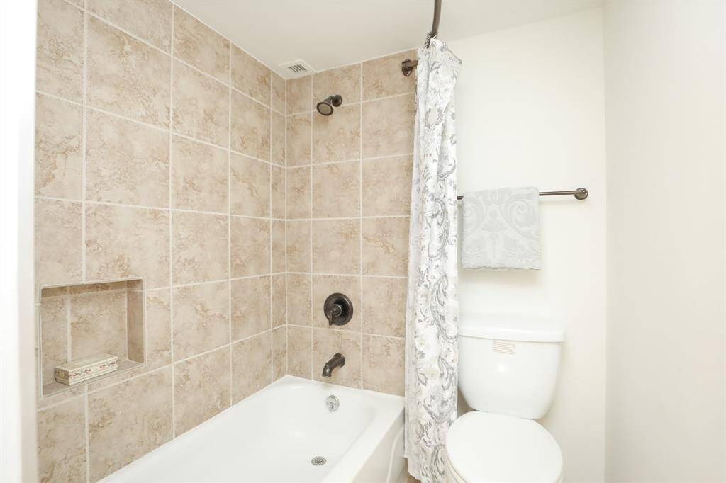 Tub and shower combo with handy tile insets.