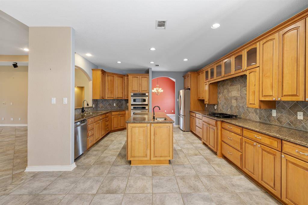 Chef's Kitchen with Island that has additional small sink