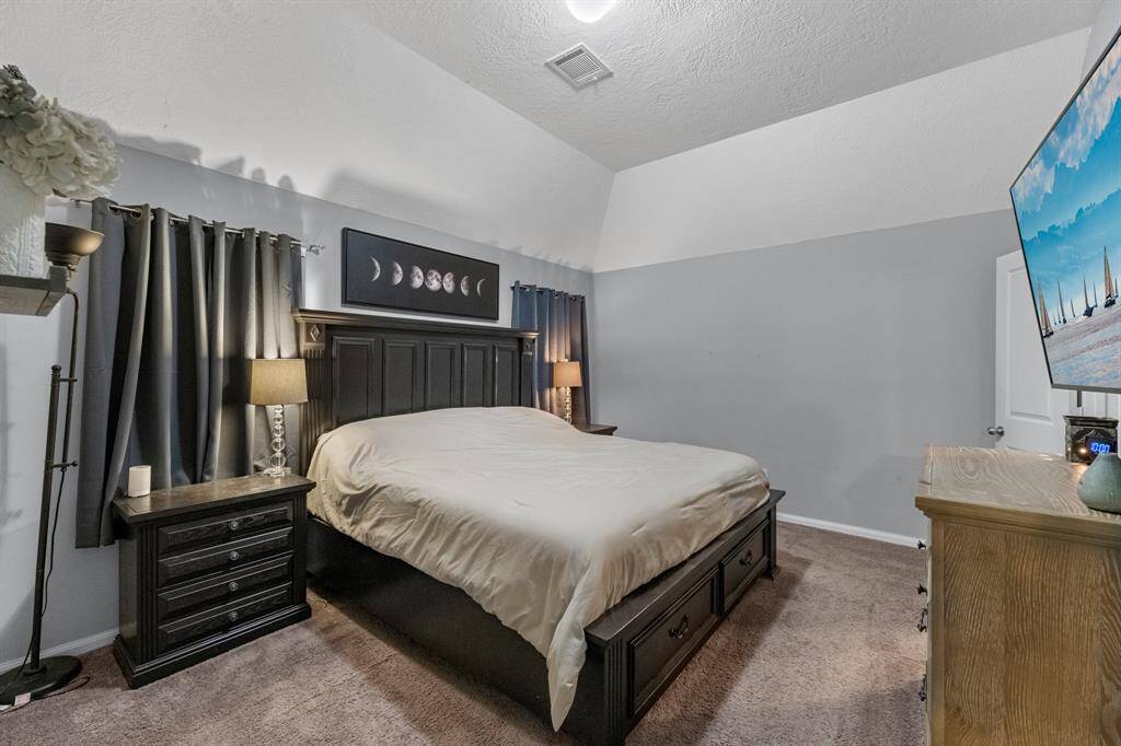 The primary bedroom features tall ceilings and an en suite bathroom!
