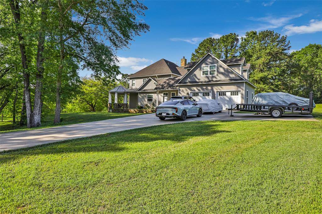 Spacious driveway leading to a beautiful home, perfect for ample parking and a grand entrance.