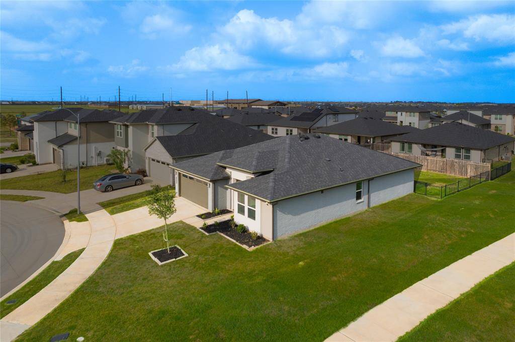 [Virtual staged lawn yard for landscaping]