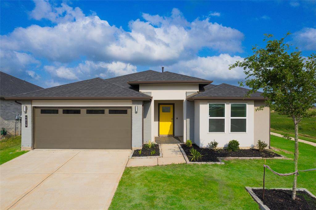 [Virtual staged lawn yard for landscaping]