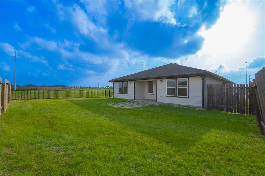 [Virtual staged lawn yard for landscaping]