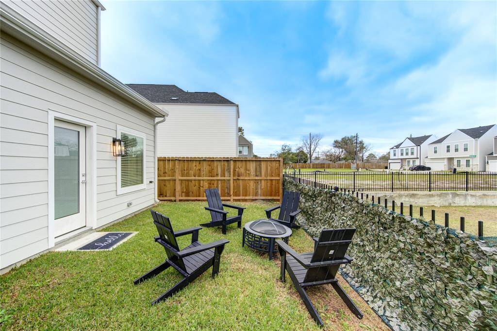 Cozy backyard, fenced, offering privacy and a charming spot for outdoor relaxation.