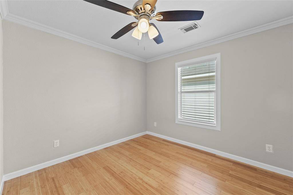 Office space, kids playroom or 4th