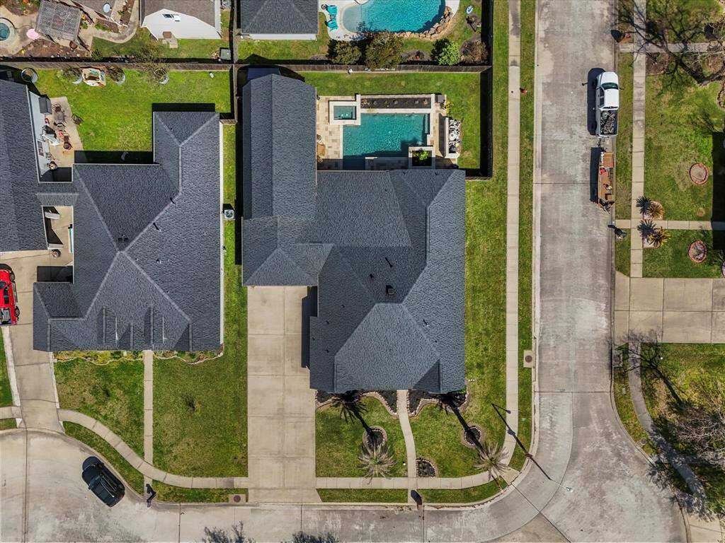 This bird's eye view highlights the size of the enormous driveway. Can easily accommodate 6 to 8 cars!