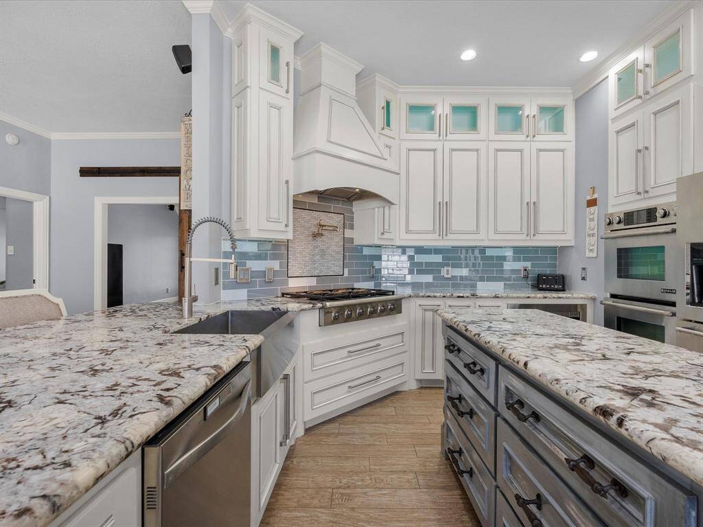 The six-burner gas stove and electric oven will make entertaining easy