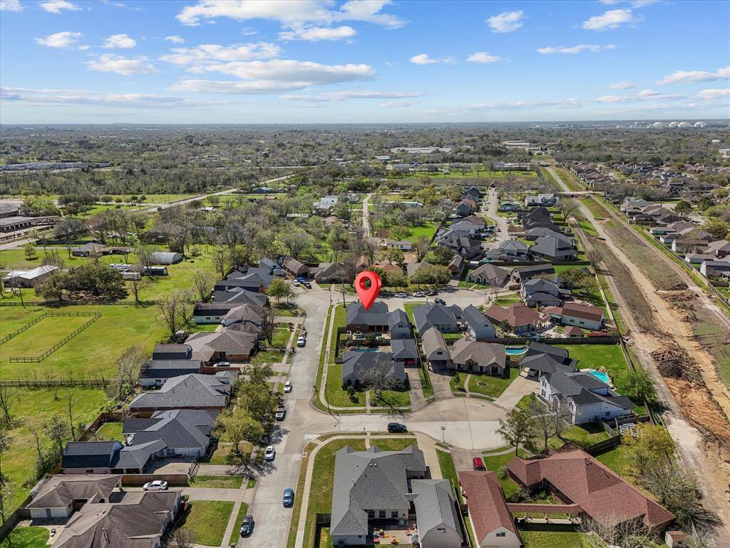 508 Laurel Court and its immediate surroundings.