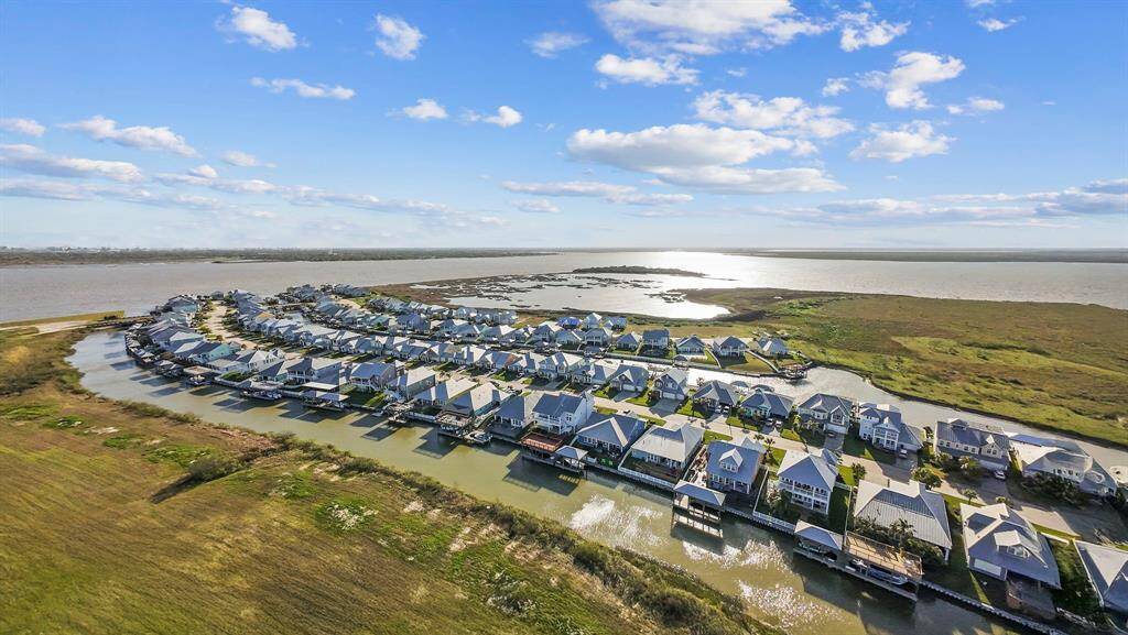 TONS OF COMMUNITY AMENITIES