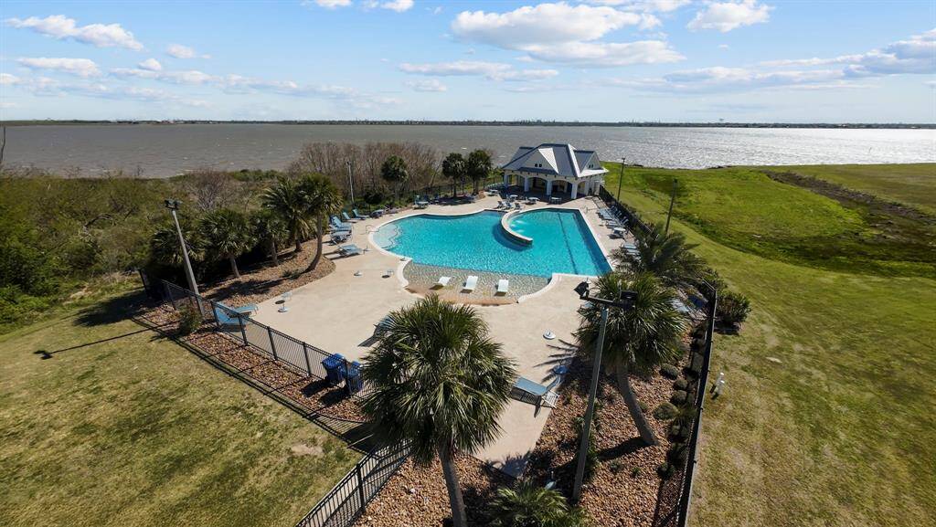 COMMUNITY POOL FOR YOUR PLEASURE