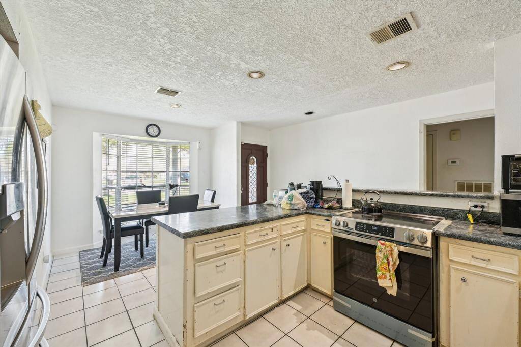 Kitchen with endless counter space