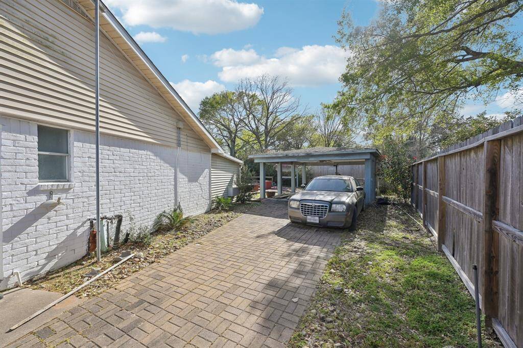 Right side of the home access for relaxation or use as another parking area