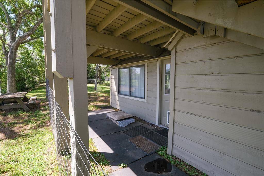 Perfect area for a puppy playground, with fenced in side yard