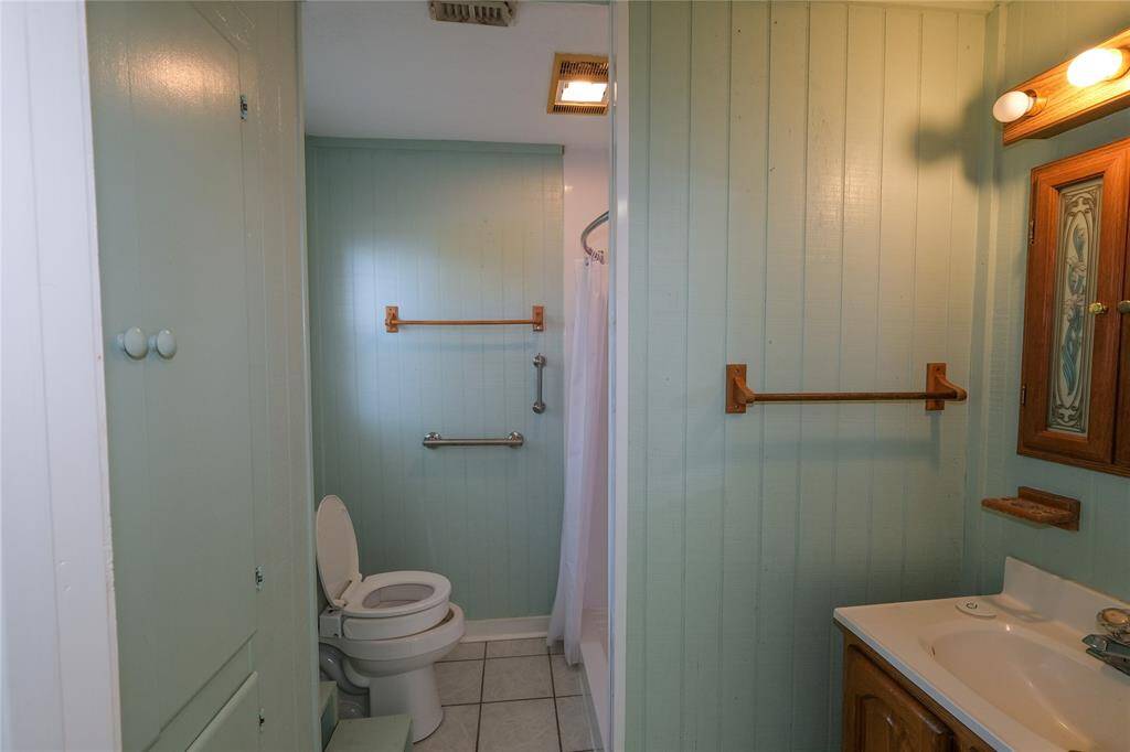 Bonus room bathroom with shower