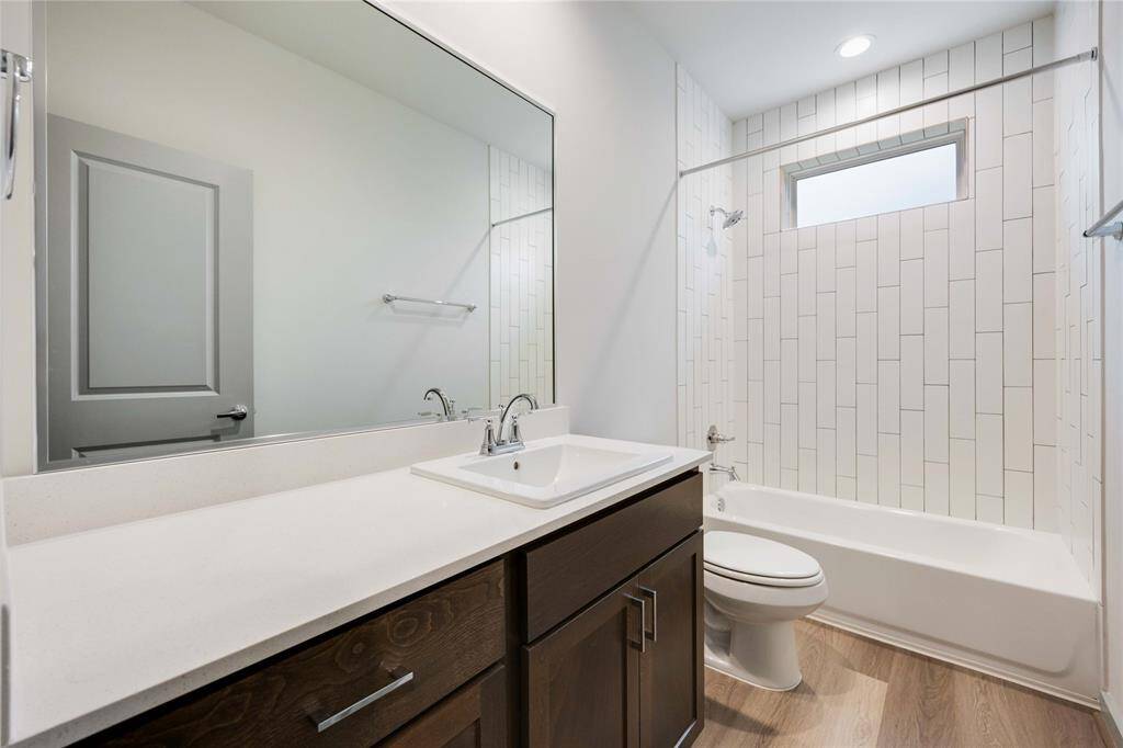 Full Bath on 1st floor