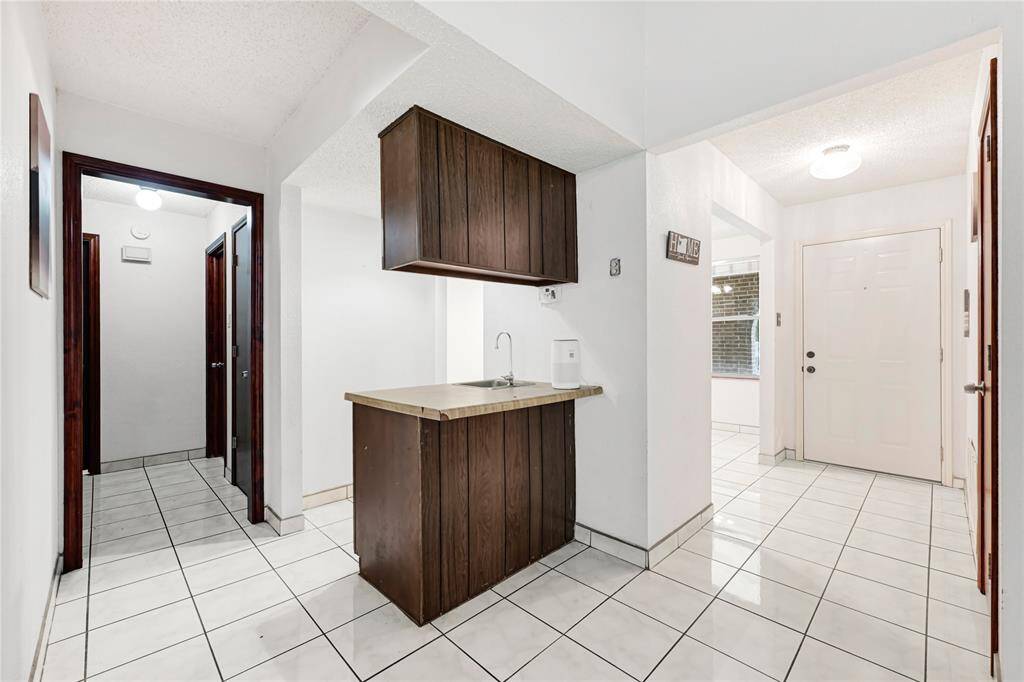 Wet bar