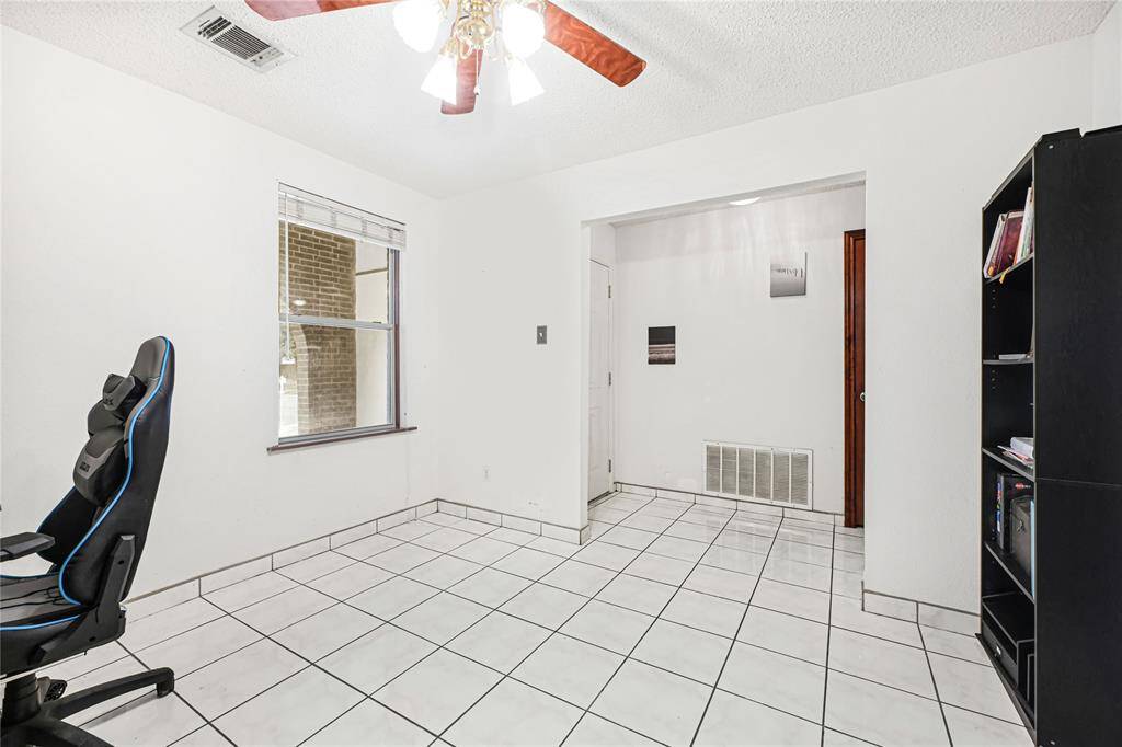 Office/dinning space