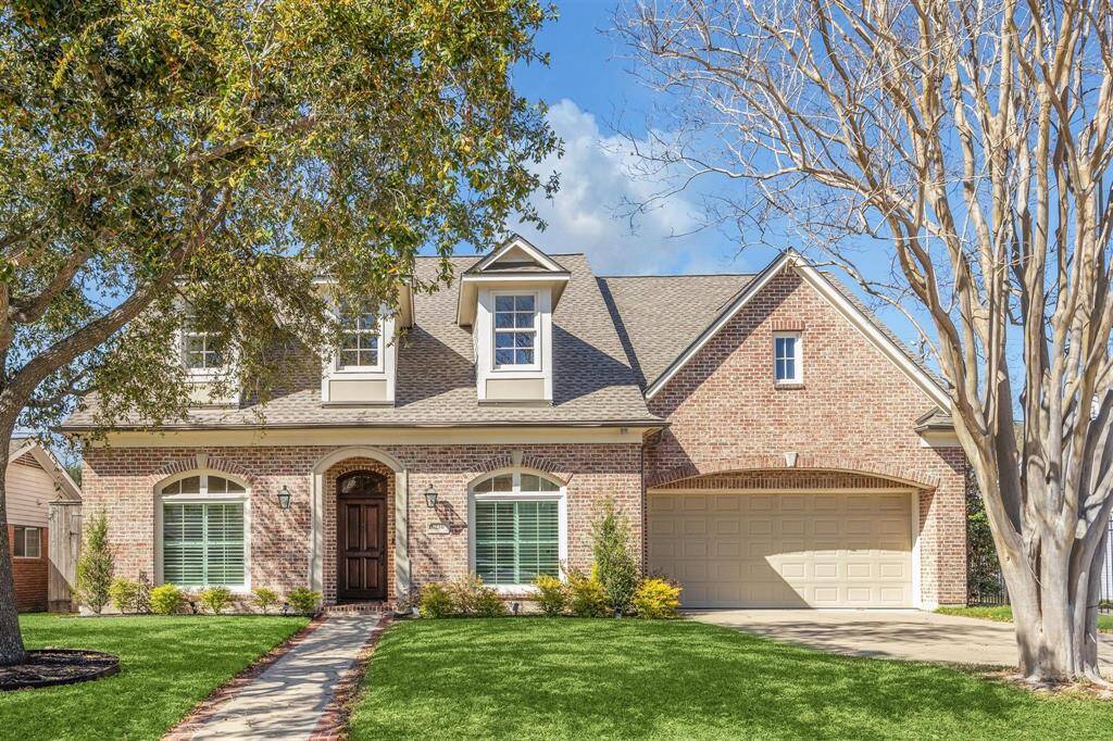 Great opportunity in Briargrove! Mid-block location on north side of the street, and walking distance to Briargrove pool and playground.