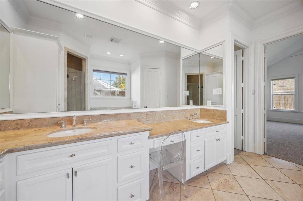 Primary bath with dual sinks and vanity area