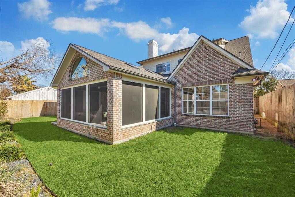 Plus plenty of yard space as well