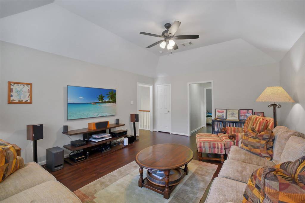 THIS GAMEROOM FEATURES TONS OF NATURAL LIGHT, AND PLENTY OF ROOM FOR ENTERTAINMENT, GAMES, OR A HOME THEATER SETUP.