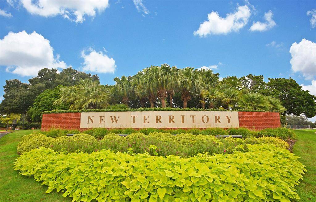 New Territory offer tons of amenities like parks, lakes, greenbelts, and high-quality recreational facilities, including multiple swimming pools, tennis courts, and a clubhouse with a full-size gymnasium.