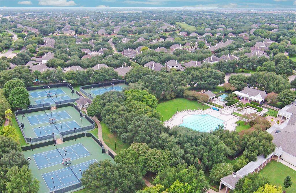 New Territory offers a dedicated lighted tennis courts with a Tennis Pro Shop, a pickleball court, and regulation sports fields for various athletic activities.