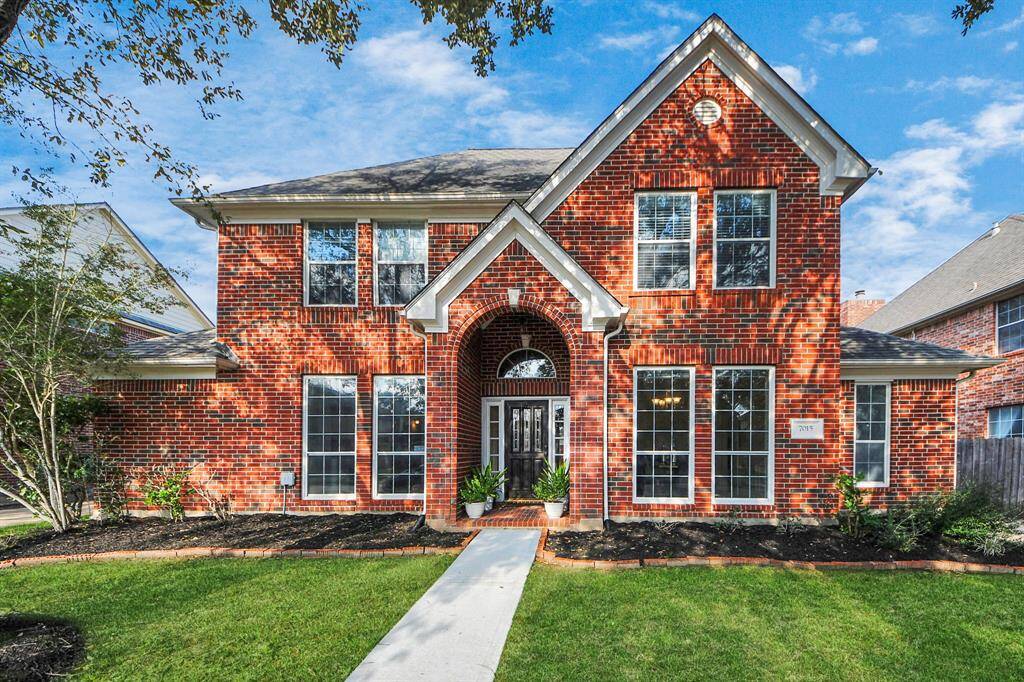 Welcome home to 7015 Emerald Glen in established Greatwood with mature tree canopies lining this quiet street.
