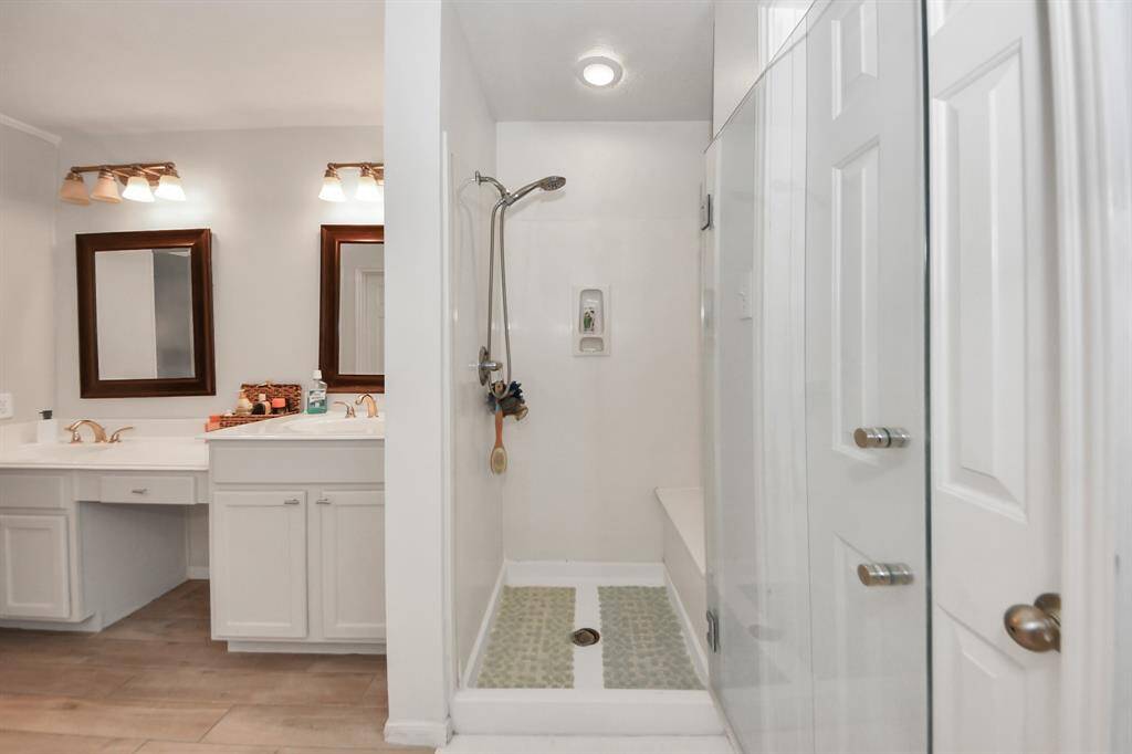 Beautiful frameless glass shower