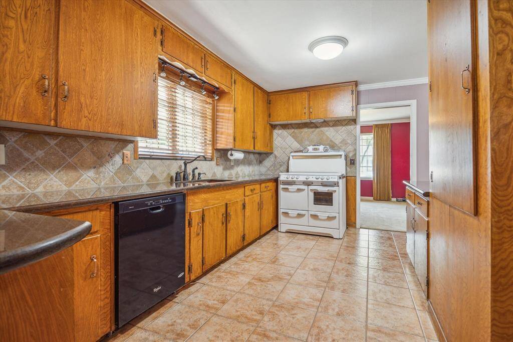 Kitchen has amazing storage!