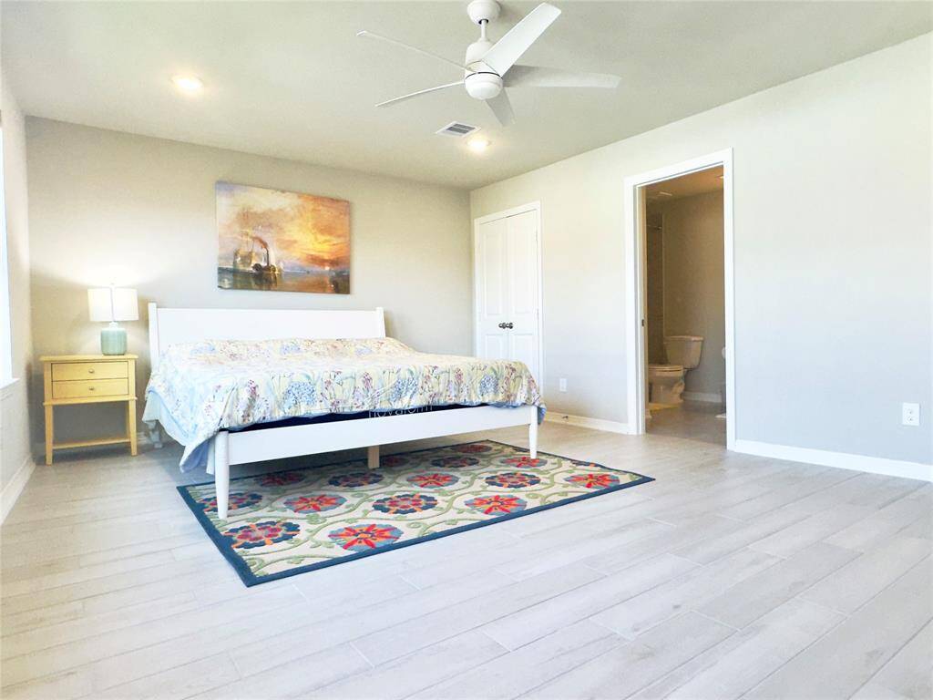 Sizeable 2nd bedroom ensuite full bathroom