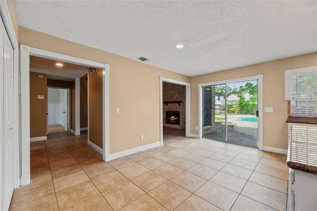 Plenty of space for a breakfast area.