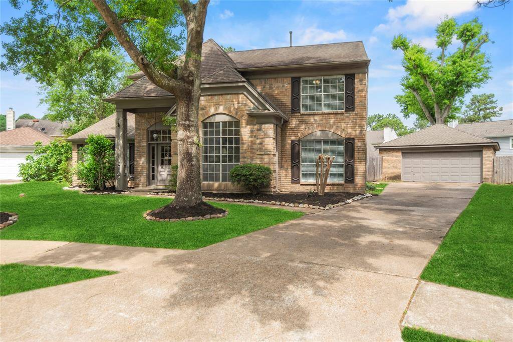 Beautiful 2-story home with a detached 2-car garage on a large cul-de-sac lot in Copperfield.