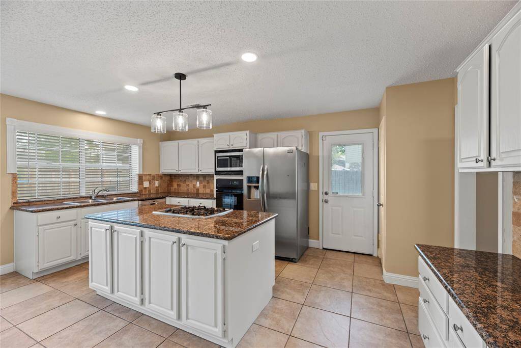 The large window above the sink floods this space with natural night.