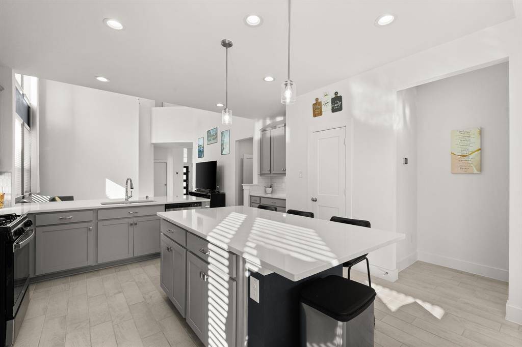 Breakfast bar right off the kitchen.