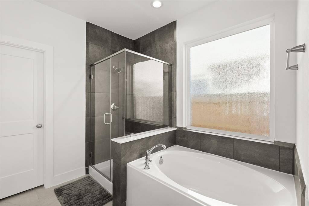 Walk-in Shower & Soaking tub