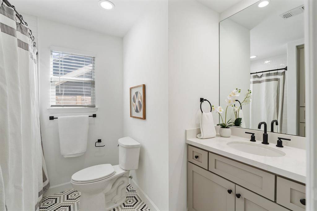 This full bath with a shower/tub combo is conveniently located between the secondary bedrooms.