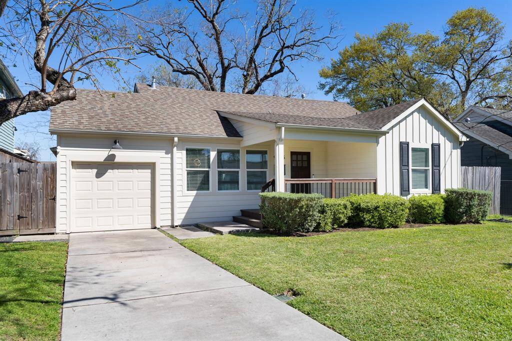 Located in the vibrant Heights community, this home is conveniently situated near a variety of dining, shopping, parks, and entertainment options, ensuring there's always something to do.