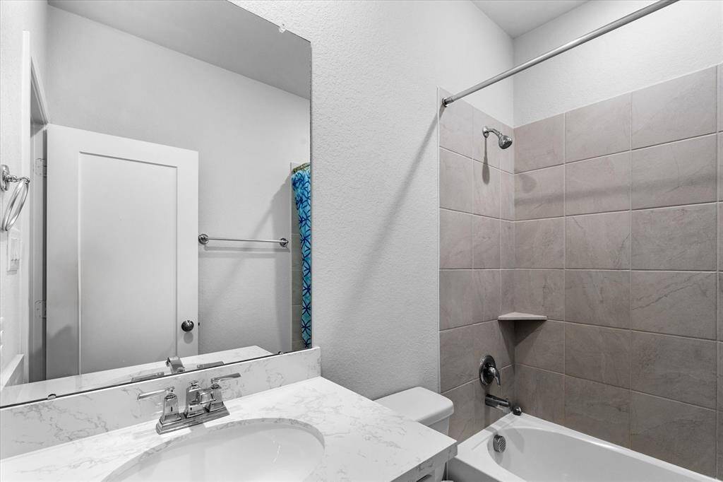 Ensuite bathroom in secondary bedroom.