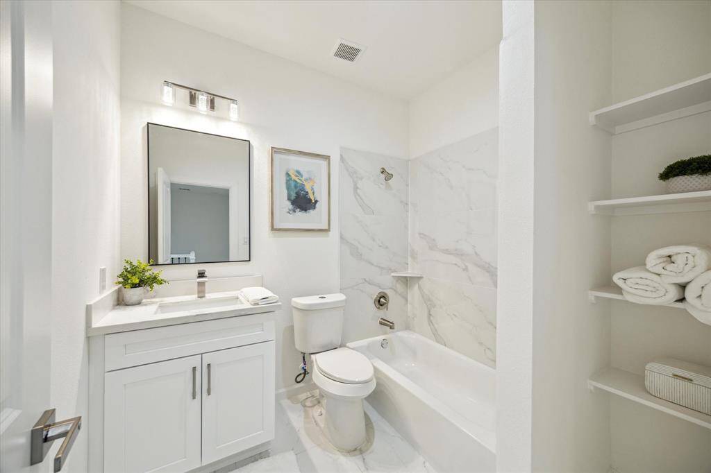 Second full bath on 2nd floor