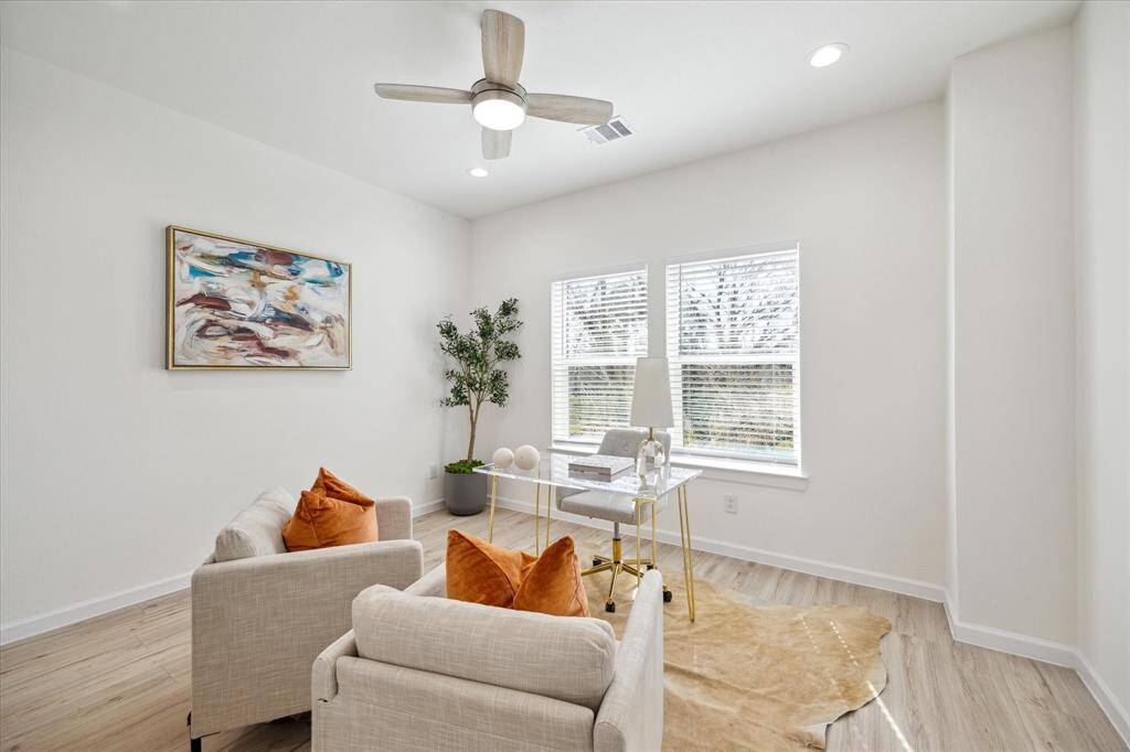 3rd bedroom can also be used as a home office/study
