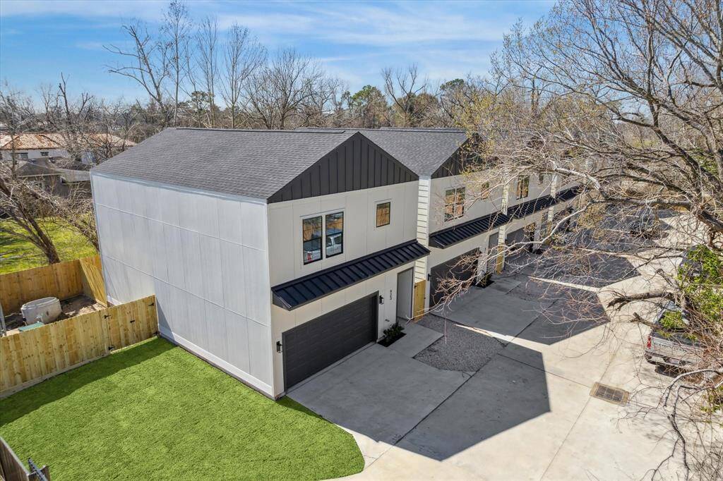 Welcome to HIGHLAND HEIGHTS! This BRAND NEW construction, single-family home gated community is located not far from The Heights, Downtown Houston, and is within close proximity to great shops/restaurants.The gated community has controlled access gates, guest parking, and common area green space.