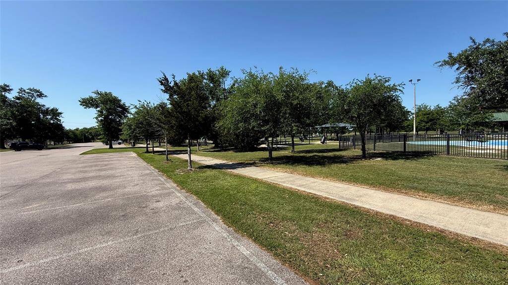 Nearby Zube Park