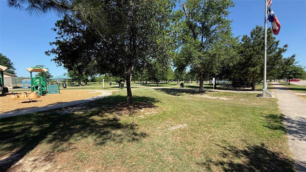 Nearby Zube Park