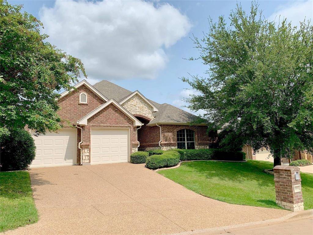 Brick & lush landscaping elevate the home's curb appeal! With over 2,500 sq. ft., this single-family home is perfectly situated in the Silver Ridge neighborhood, offering a peaceful lifestyle while remaining conveniently close to the city.