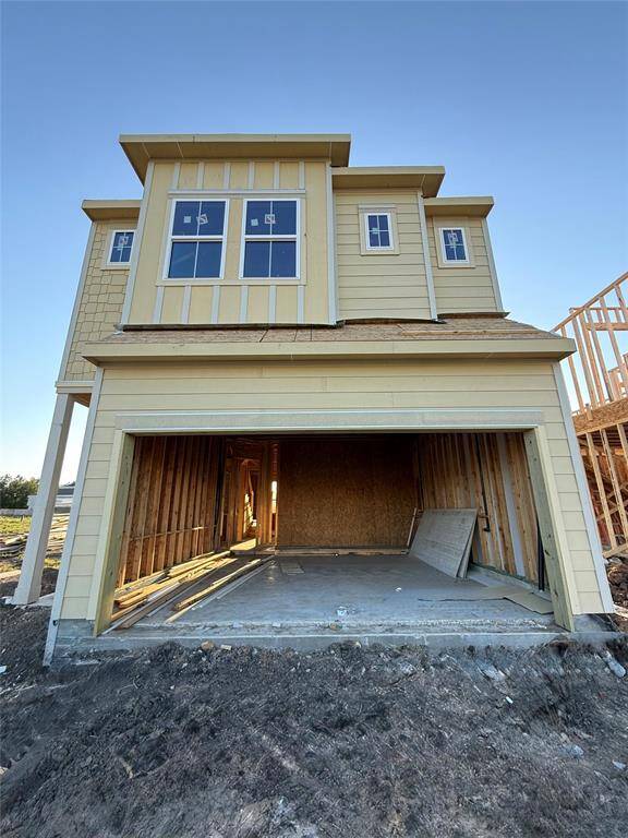 Two-story home with 3 bedrooms, 2.5 baths and 2 car garage