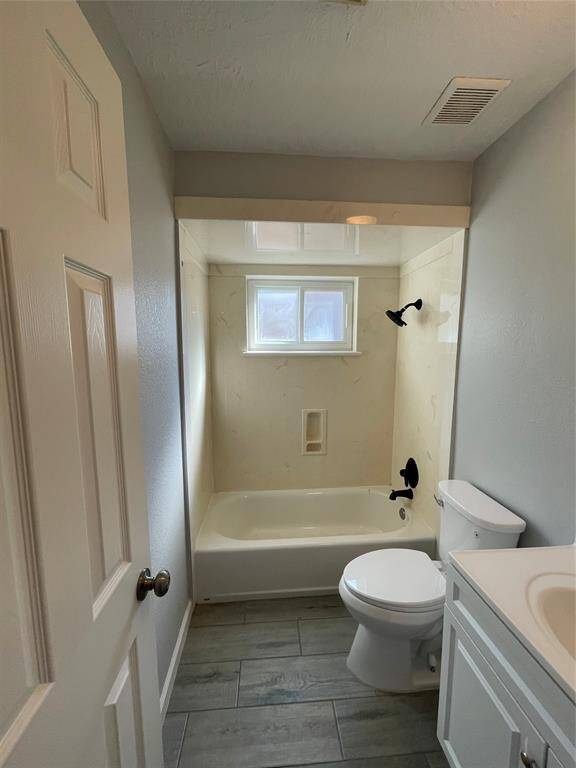 Secondary bath with shower/bath combo, upgraded fixtures and single vanity sink.