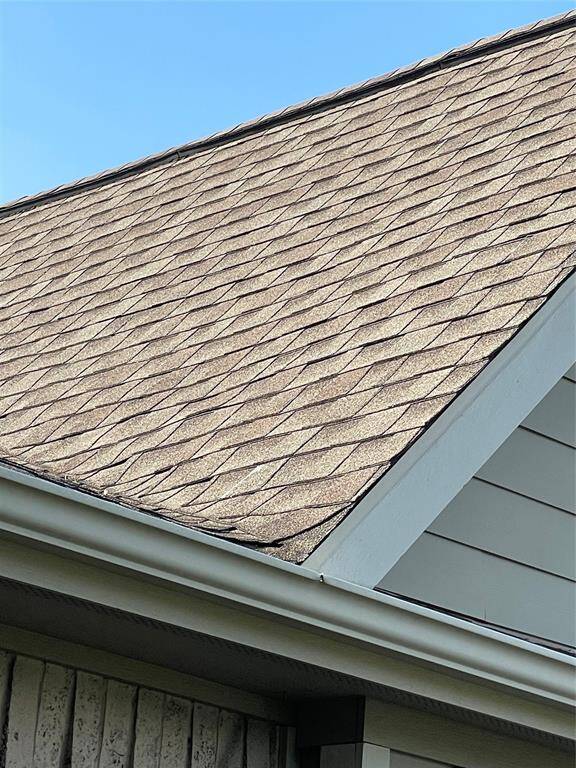 Roof features architectural shingles for extra durability and curb appeal.