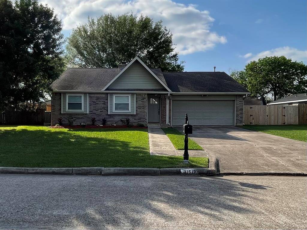 11511 Olivewood.  Well maintained home in Wood Meadow has a lot to offer.  Call today for an appointment to see this beautiful home!